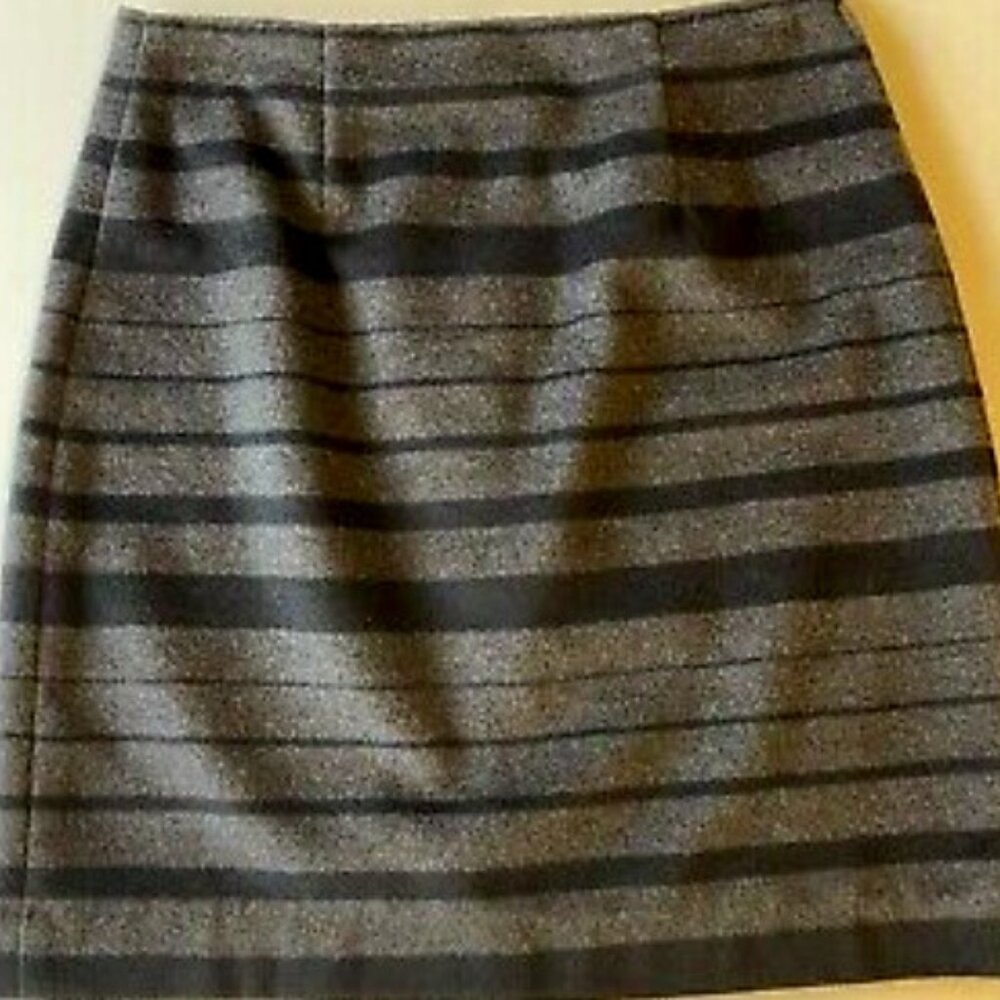 Banana Republic mini skirt, dark grey with black stripes, wool blend SZ 10